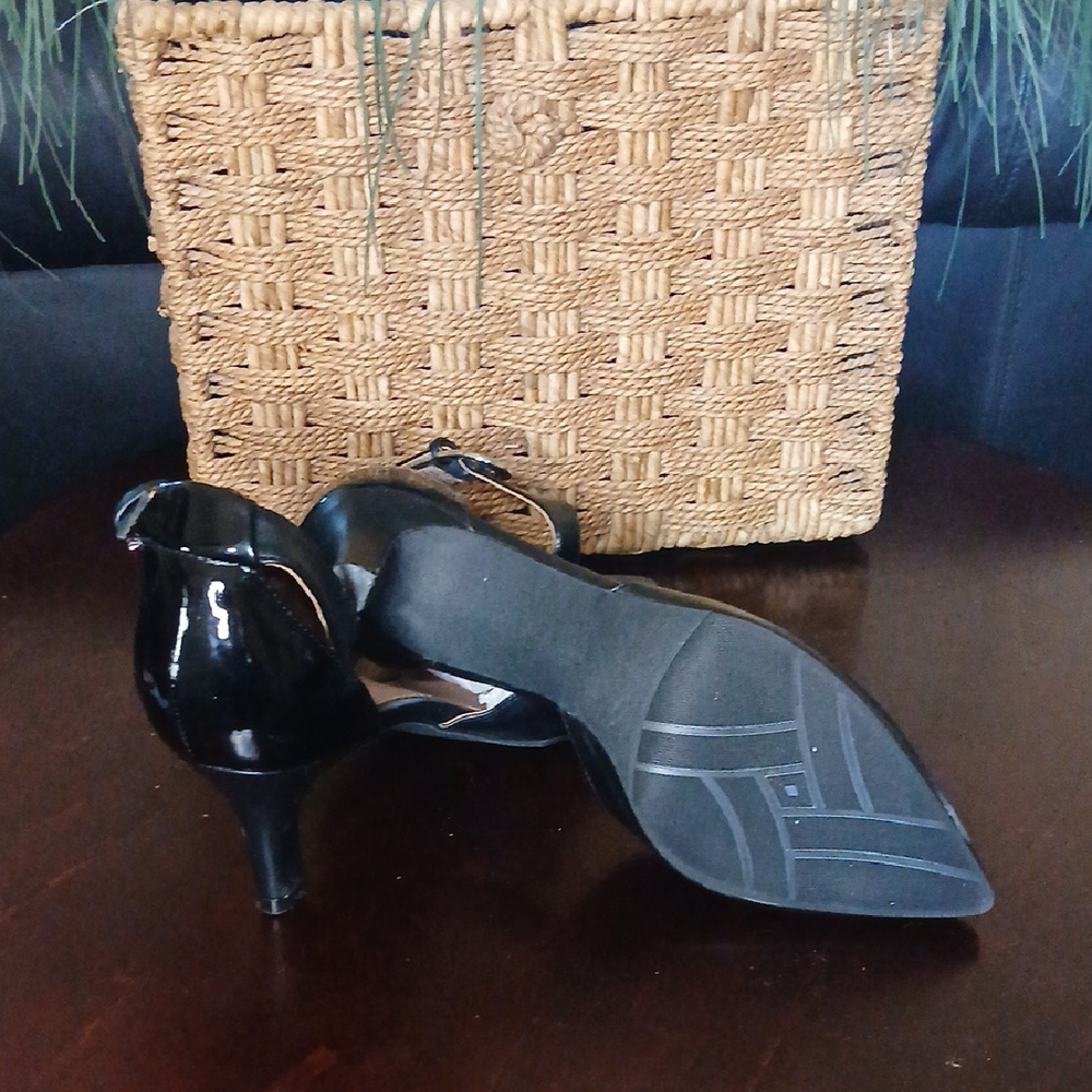 Array Black Pointed Toe Heels -NOT FOR SALE - Picture 3 of 3